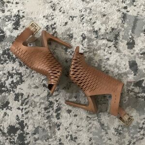 Vince Camuto High Heels- (4inch)